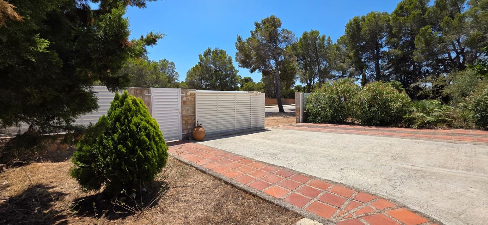 4 slaapkamer Villa te koop in Calafat met garage - € 316.000 (Ref: 9126741)