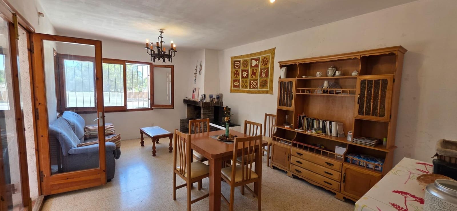 4 slaapkamer Villa te koop in Calafat met garage - € 316.000 (Ref: 9126741)