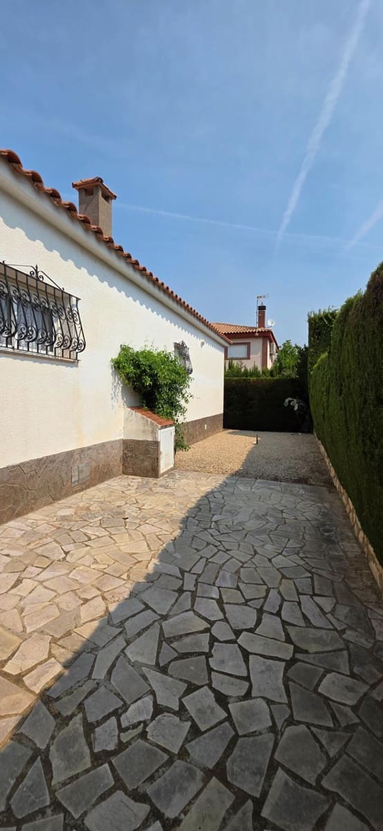 4 sypialnia Willa na sprzedaż w Calafat z basenem garażem - 330 000 € (Ref: 9186853)