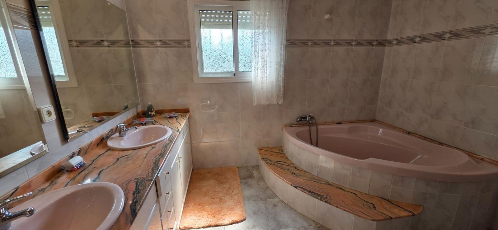 4 sypialnia Willa na sprzedaż w Calafat z basenem garażem - 330 000 € (Ref: 9186853)