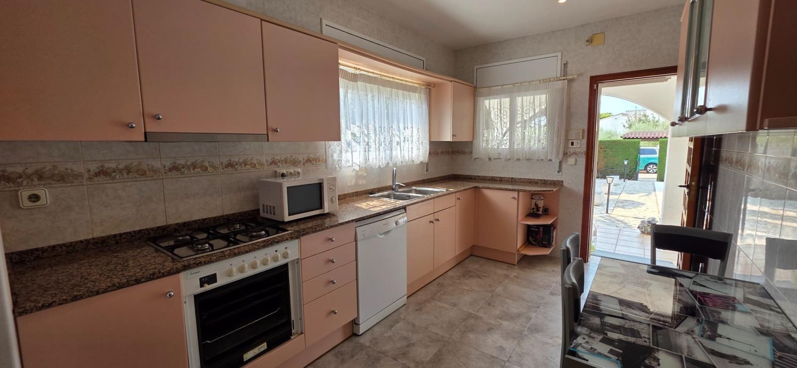 4 sypialnia Willa na sprzedaż w Calafat z basenem garażem - 330 000 € (Ref: 9186853)