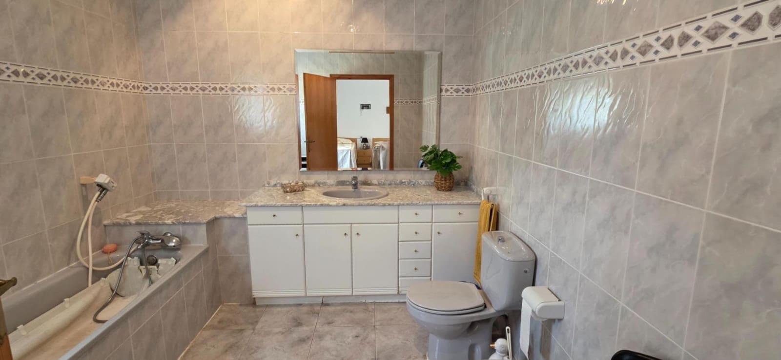 4 sypialnia Willa na sprzedaż w Calafat z basenem garażem - 330 000 € (Ref: 9186853)