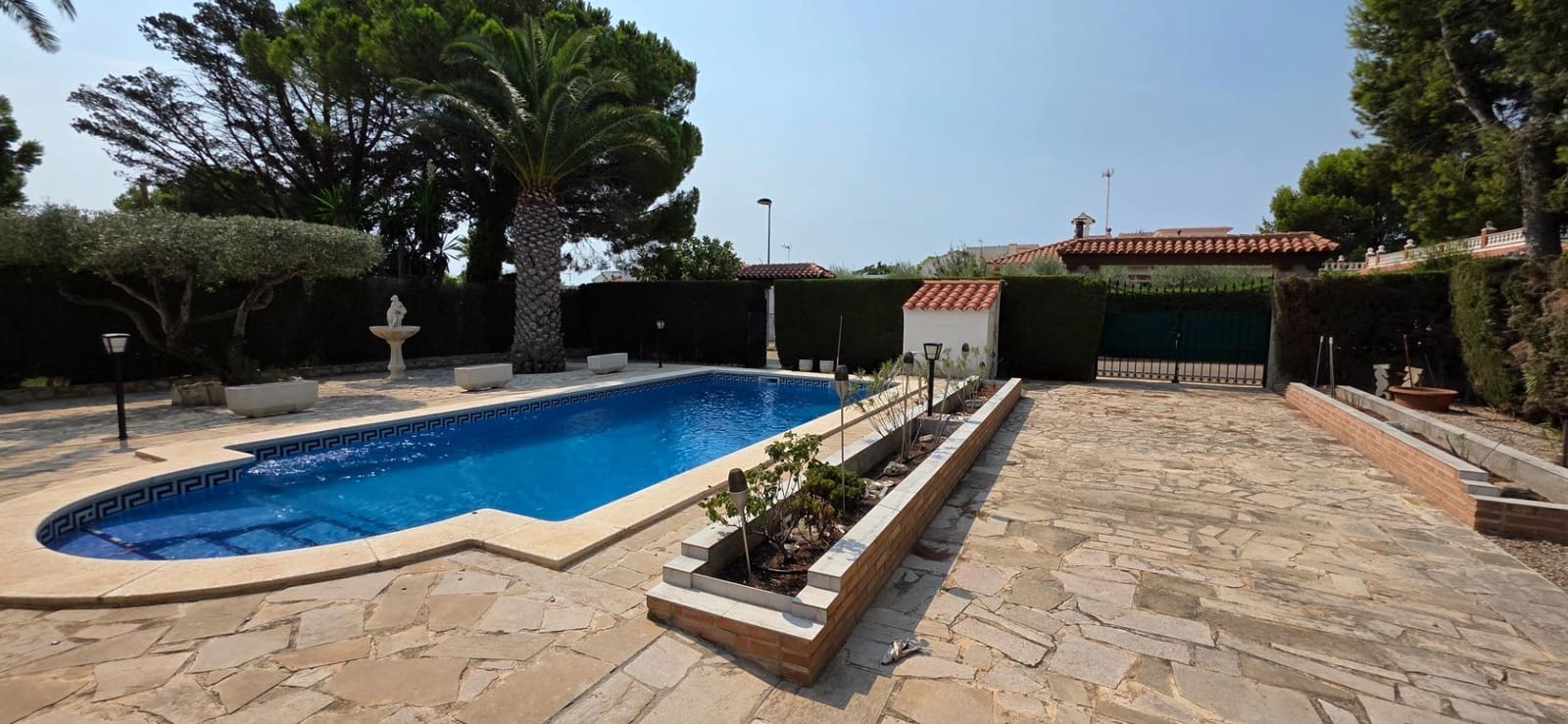 4 sypialnia Willa na sprzedaż w Calafat z basenem garażem - 330 000 € (Ref: 9186853)