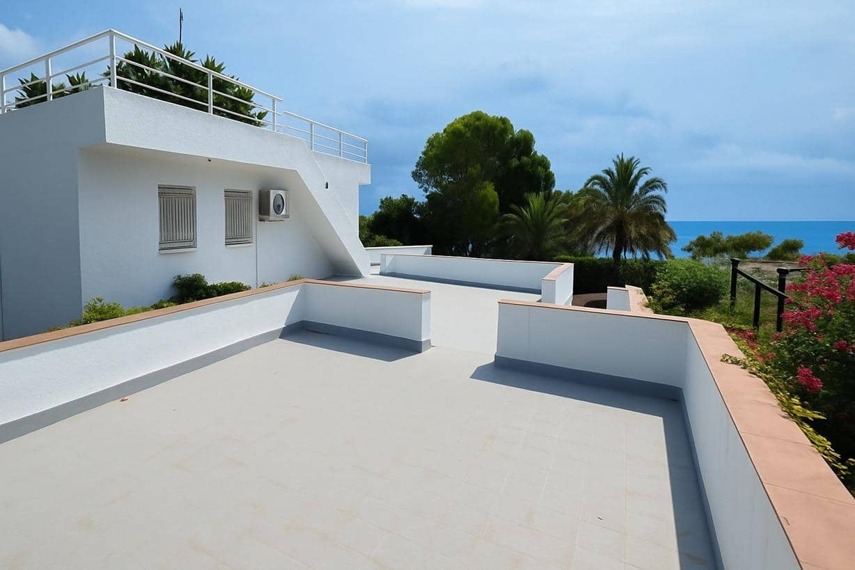 5 soverom Villa til salgs i Calafat med svømmebasseng garasje - € 490 000 (Ref: 9334918)