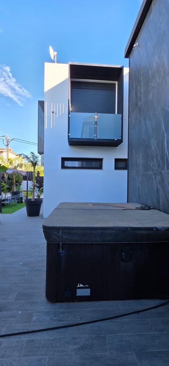 3 bedroom Villa for sale in L'Ametlla de Mar with pool - € 675,000 (Ref: 9355820)