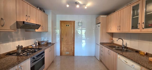 4 bedroom Apartment for sale in L'Ametlla de Mar with garage - € 350,000 (Ref: 9456231)