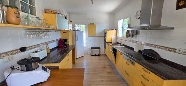 4 Zimmer Villa zu verkaufen in L'Ametlla de Mar mit Pool Garage - 340.000 € (Ref: 9714917)