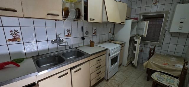 Hus till salu i El Perelló - 150 000 € (Ref: 9788384)