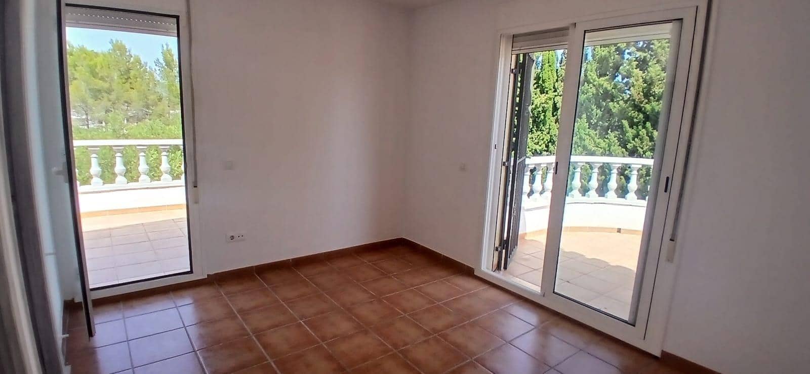 3 bedroom Villa for sale in L'Ametlla de Mar with pool garage - € 270,000 (Ref: 9878809)