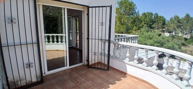 3 slaapkamer Villa te koop in L'Ametlla de Mar met zwembad garage - € 270.000 (Ref: 9878809)
