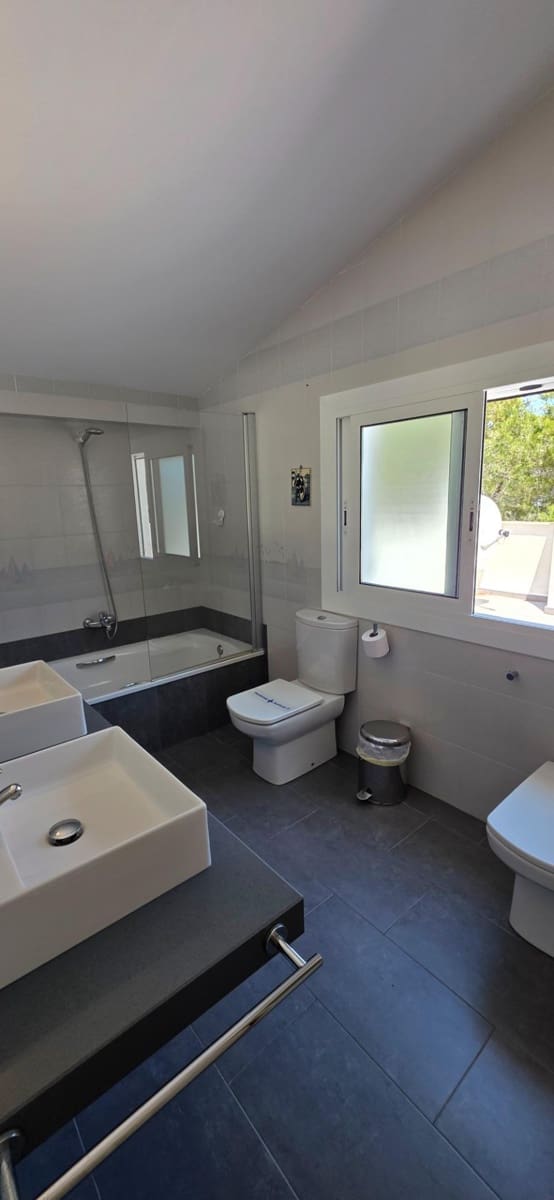 5 soverom Villa til salgs i L'Ametlla de Mar med svømmebasseng garasje - € 565 000 (Ref: 9927389)