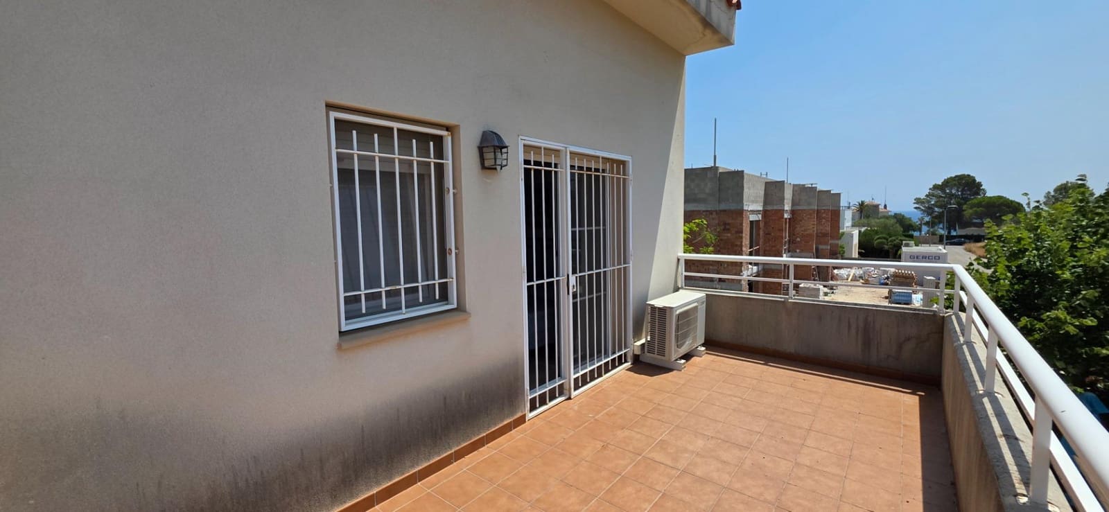 Chalet de 4 habitaciones en Calafat en venta con garaje - 399.000 € (Ref: 9978827)