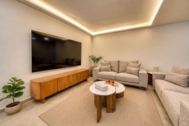 4 soveværelse Lejlighed til leje i Nueva Andalucía Centro, Marbella med swimmingpool garage - € 5.000 (Ref: 10010227)