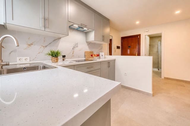 4 soveværelse Lejlighed til leje i Nueva Andalucía Centro, Marbella med swimmingpool garage - € 5.000 (Ref: 10010227)