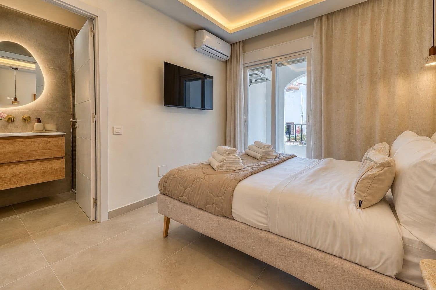 4 soveværelse Lejlighed til leje i Nueva Andalucia med swimmingpool garage - € 5.000 (Ref: 10010227)