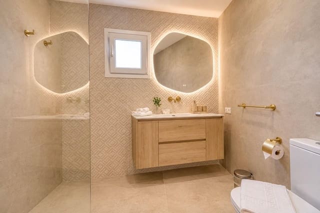 4 soveværelse Lejlighed til leje i Nueva Andalucía Centro, Marbella med swimmingpool garage - € 5.000 (Ref: 10010227)