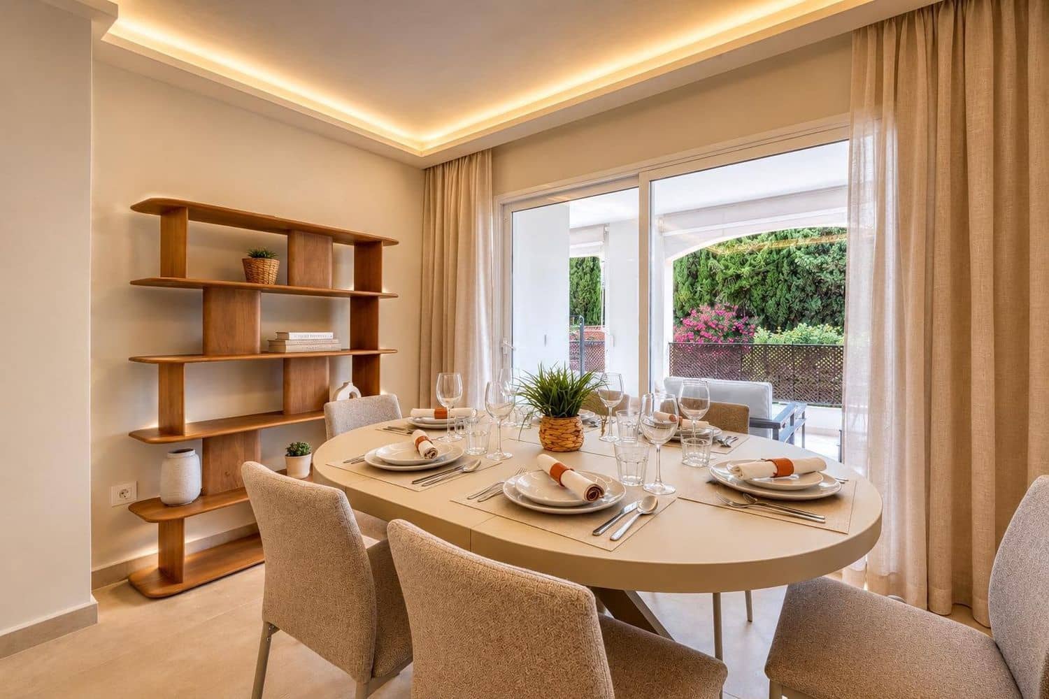 4 soveværelse Lejlighed til leje i Nueva Andalucia med swimmingpool garage - € 5.000 (Ref: 10010227)