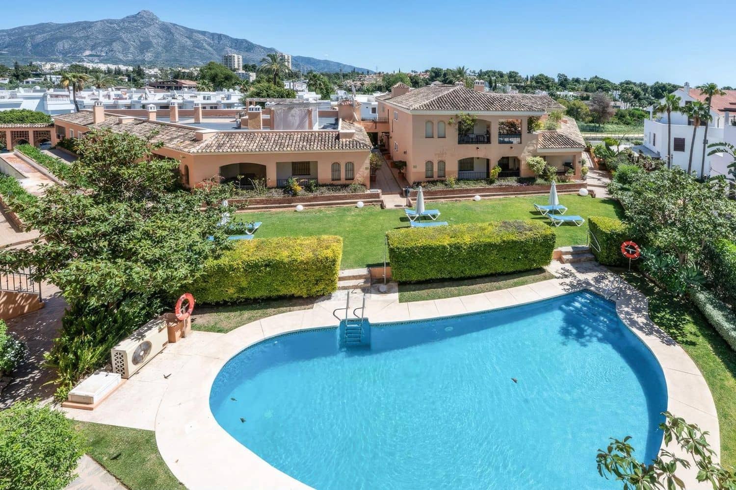 4 soveværelse Lejlighed til leje i Nueva Andalucia med swimmingpool garage - € 5.000 (Ref: 10010227)