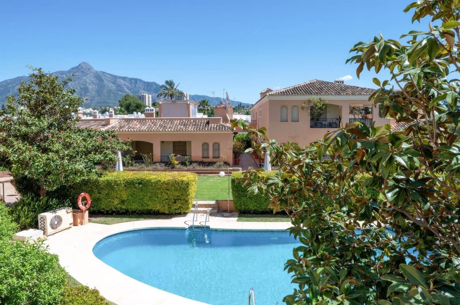 4 soveværelse Lejlighed til leje i Nueva Andalucia med swimmingpool garage - € 5.000 (Ref: 10010227)
