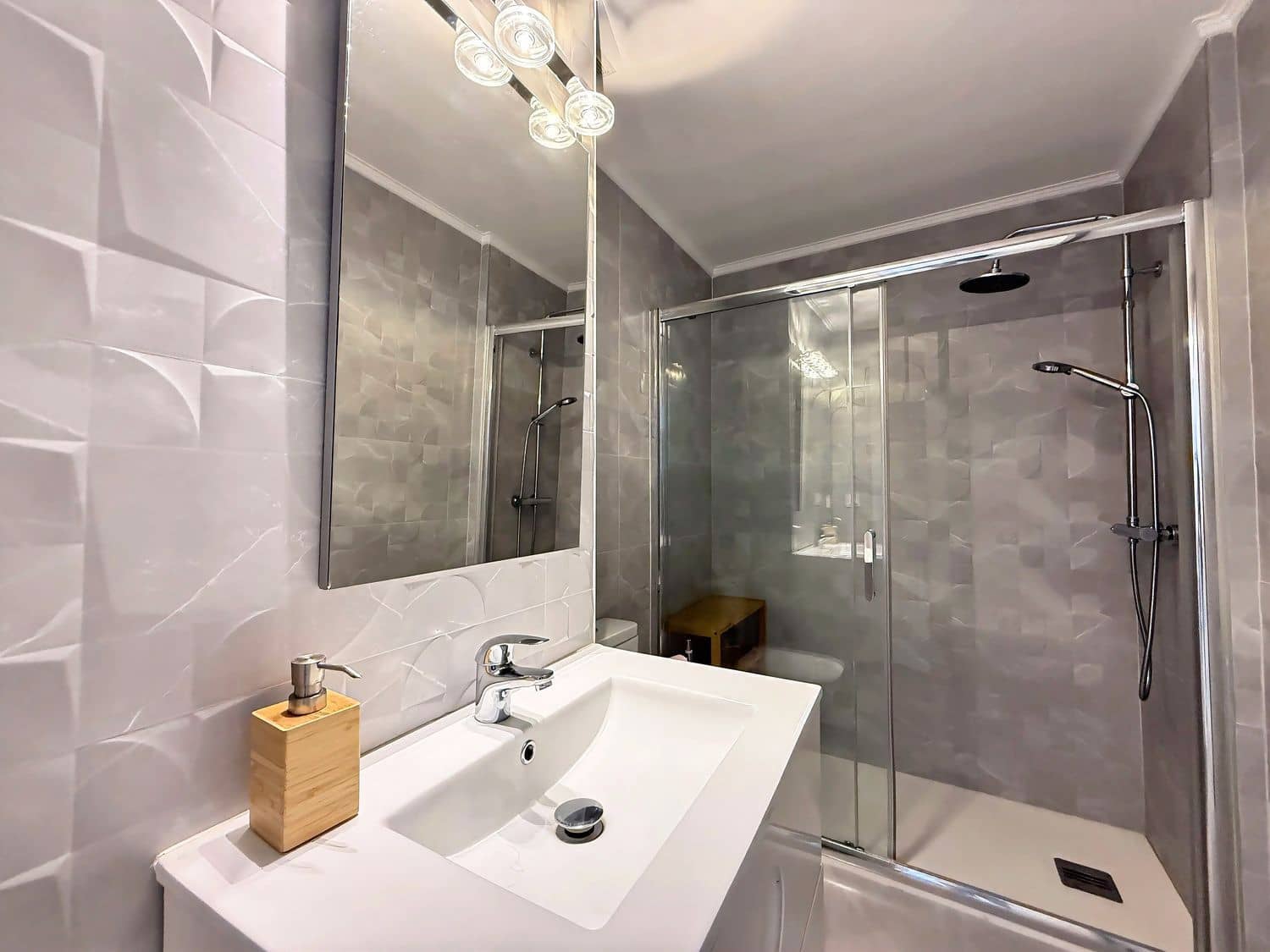 Apartamento de 1 habitación en Marbella en alquiler con piscina garaje - 1.800 € (Ref: 10012792)