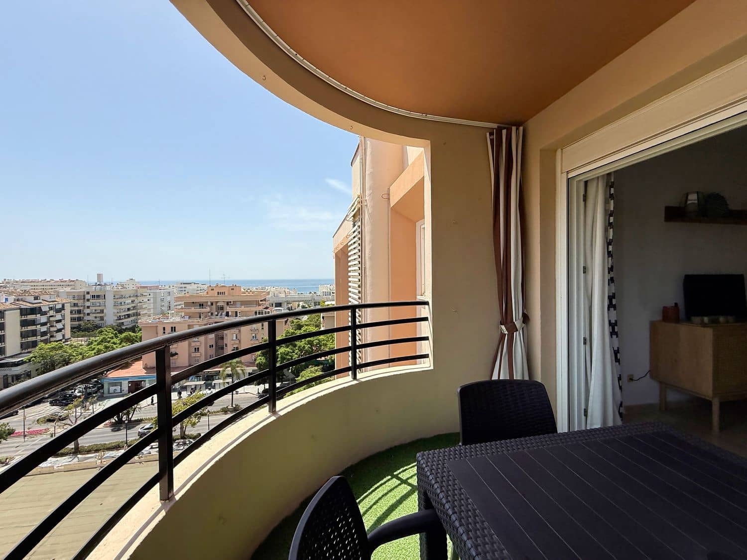 Apartamento de 1 habitación en Marbella en alquiler con piscina garaje - 1.800 € (Ref: 10012792)