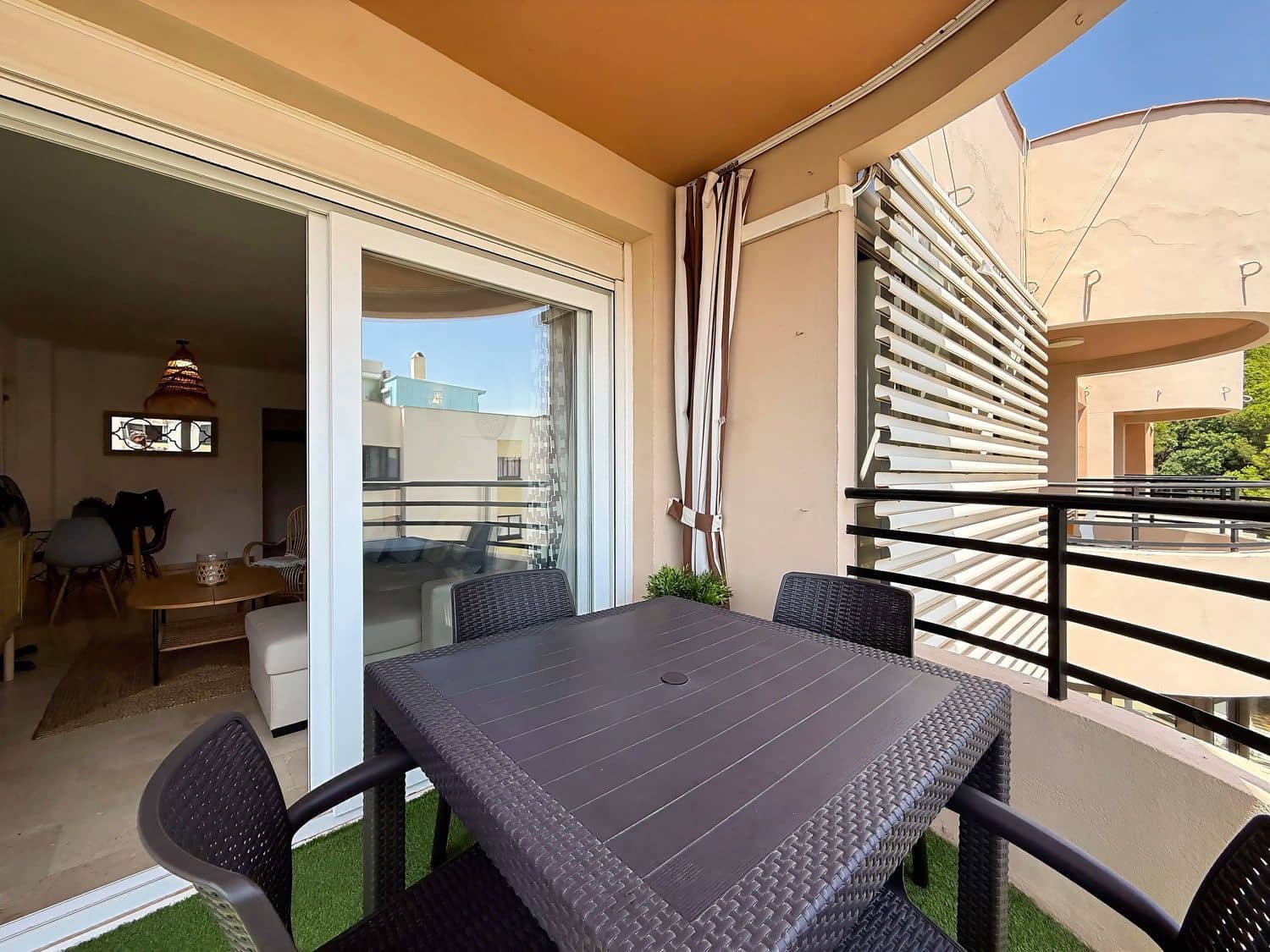 Apartamento de 1 habitación en Marbella en alquiler con piscina garaje - 1.800 € (Ref: 10012792)