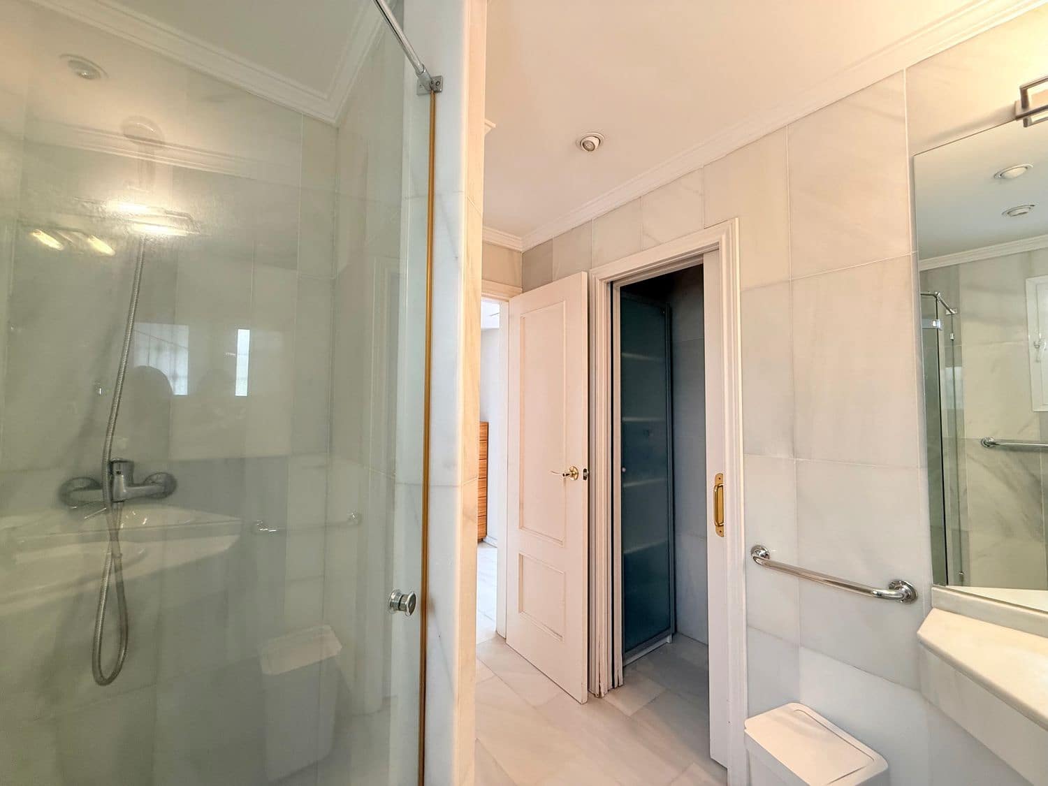 Appartement de 3 chambres à louer à Marbella avec piscine garage - 3 200 € (Ref: 10033363)