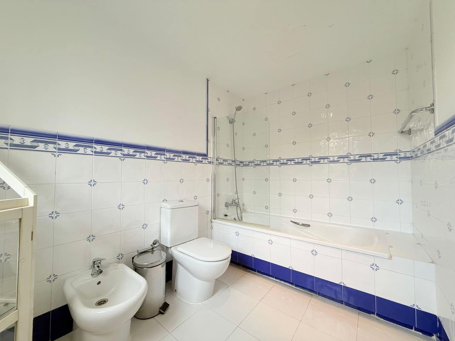 Appartement de 3 chambres à louer à Marbella avec piscine garage - 3 200 € (Ref: 10033363)