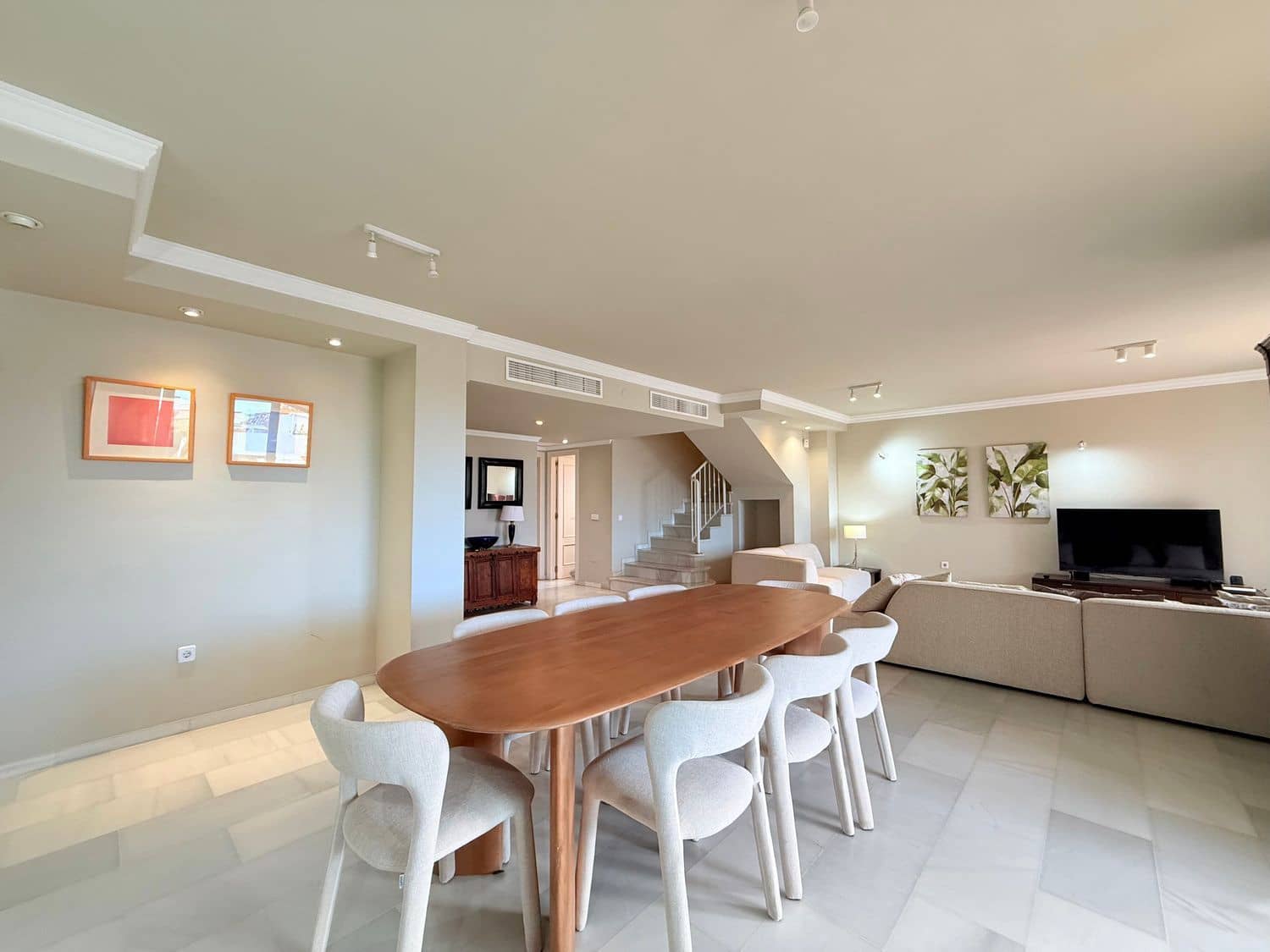 Appartement de 3 chambres à louer à Marbella avec piscine garage - 3 200 € (Ref: 10033363)