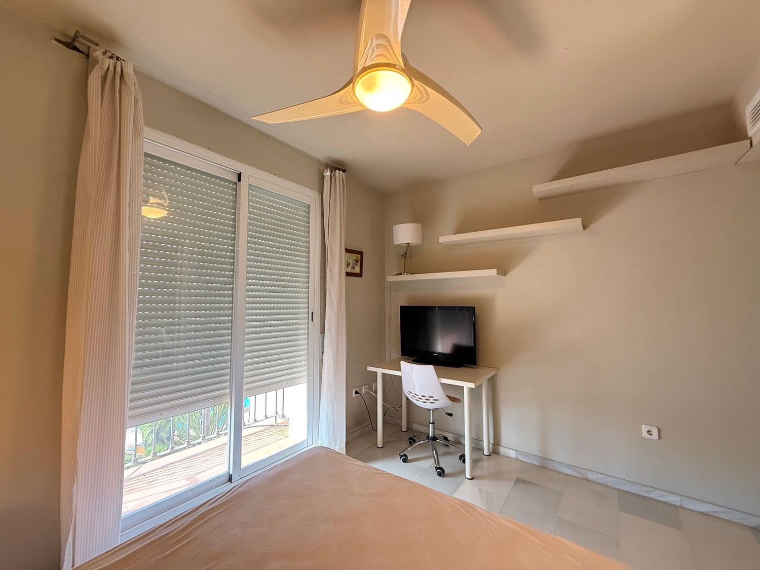 Appartement de 3 chambres à louer à Marbella avec piscine garage - 3 200 € (Ref: 10033363)