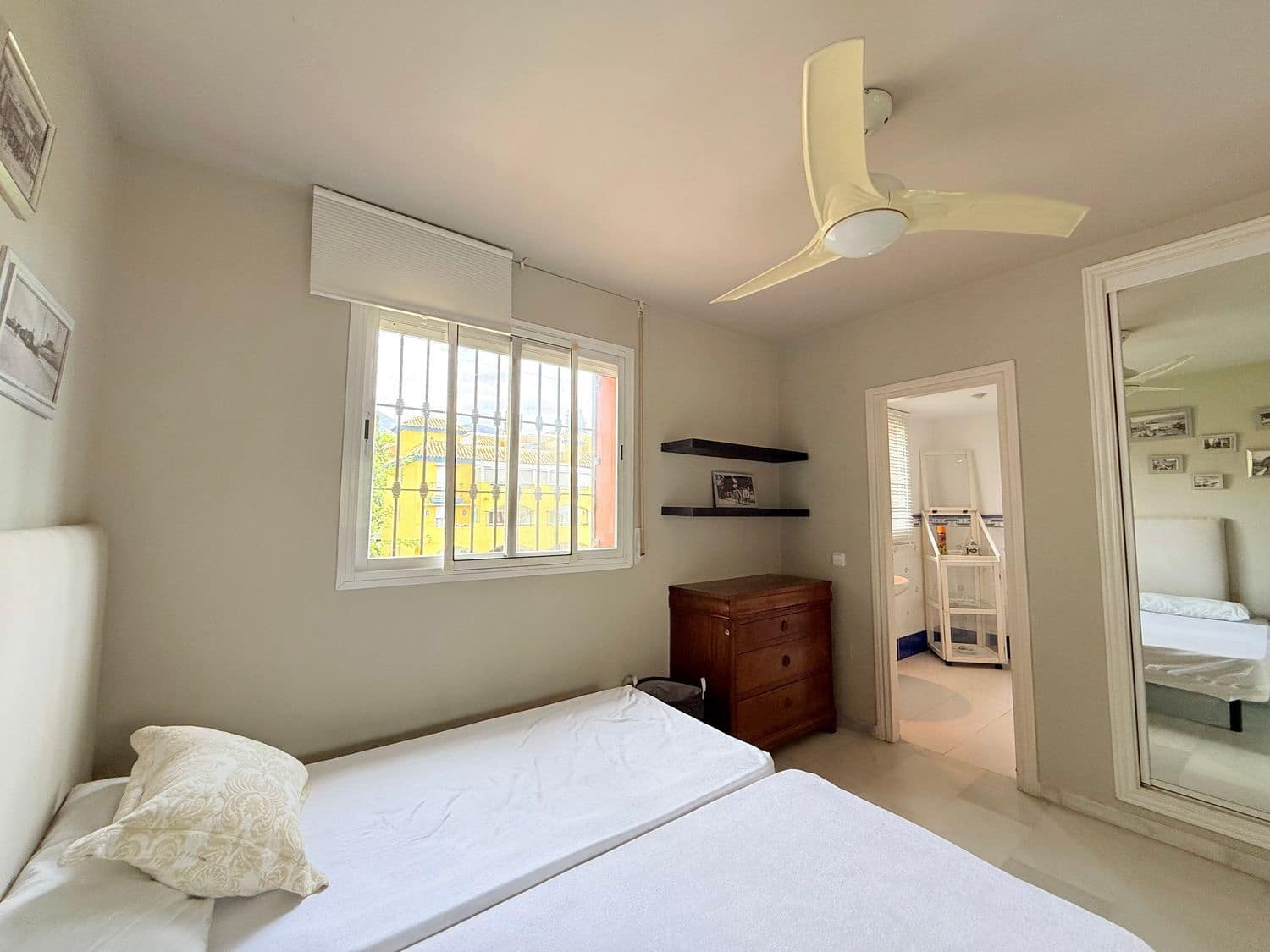Appartement de 3 chambres à louer à Marbella avec piscine garage - 3 200 € (Ref: 10033363)