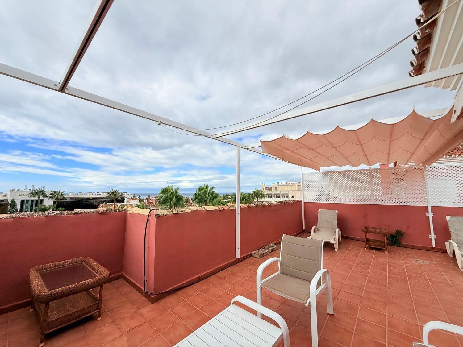 Appartement de 3 chambres à louer à Marbella avec piscine garage - 3 200 € (Ref: 10033363)