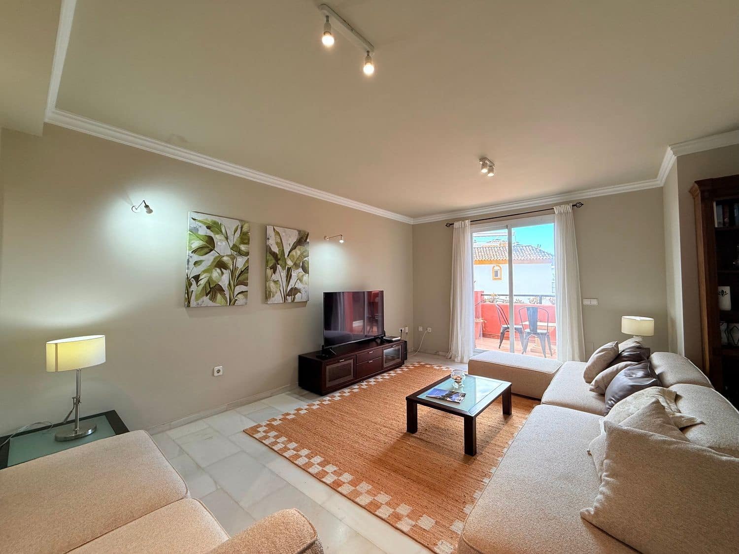 Appartement de 3 chambres à louer à Marbella avec piscine garage - 3 200 € (Ref: 10033363)