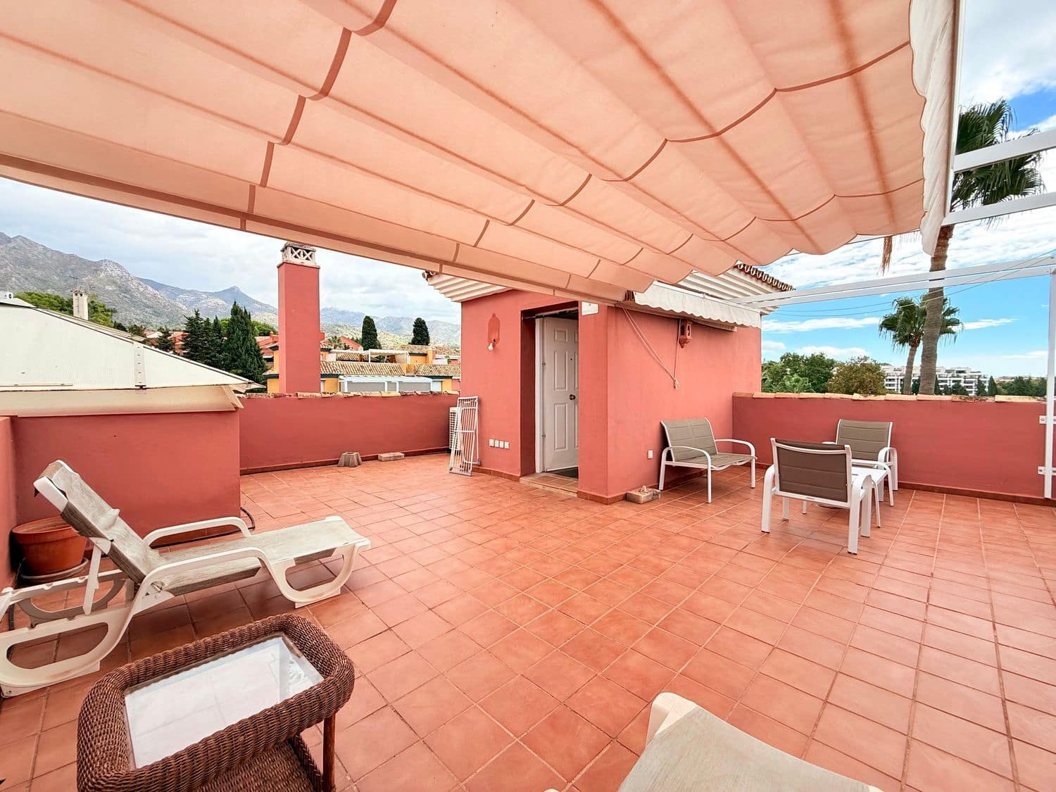 Appartement de 3 chambres à louer à Marbella avec piscine garage - 3 200 € (Ref: 10033363)