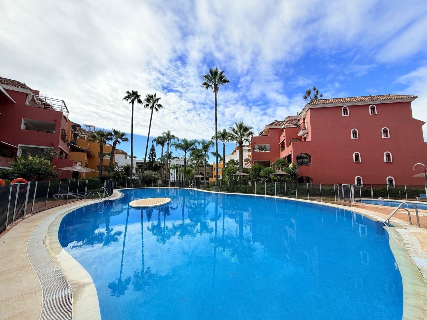 Appartement de 3 chambres à louer à Marbella avec piscine garage - 3 200 € (Ref: 10033363)