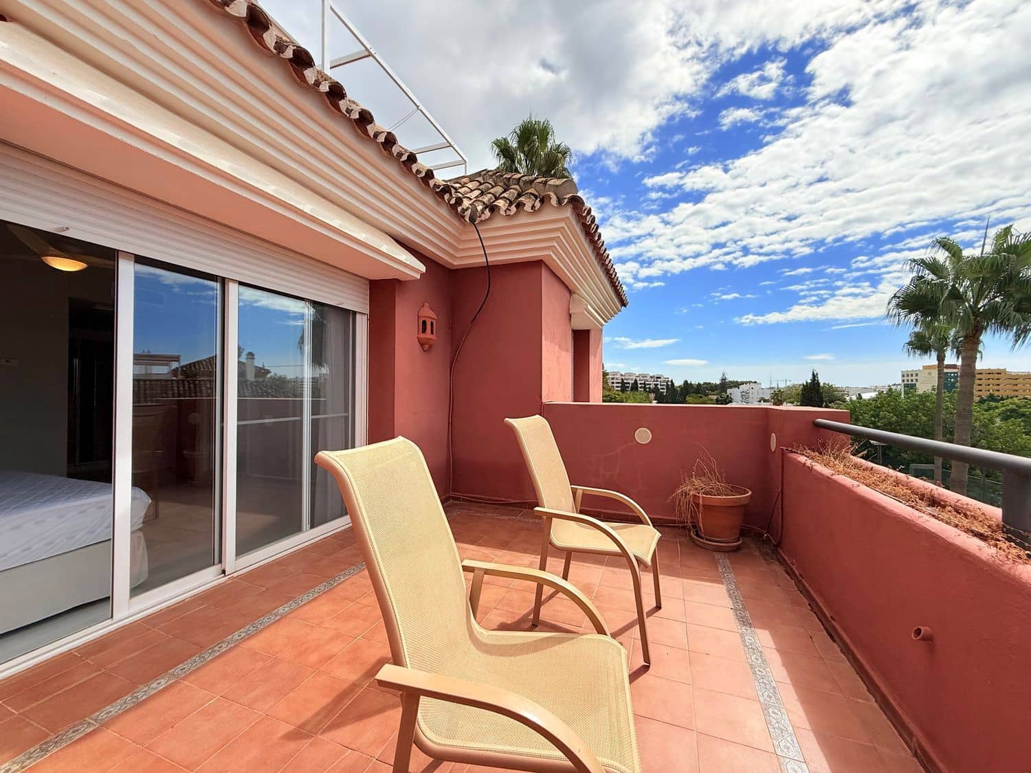 Appartement de 3 chambres à louer à Marbella avec piscine garage - 3 200 € (Ref: 10033363)