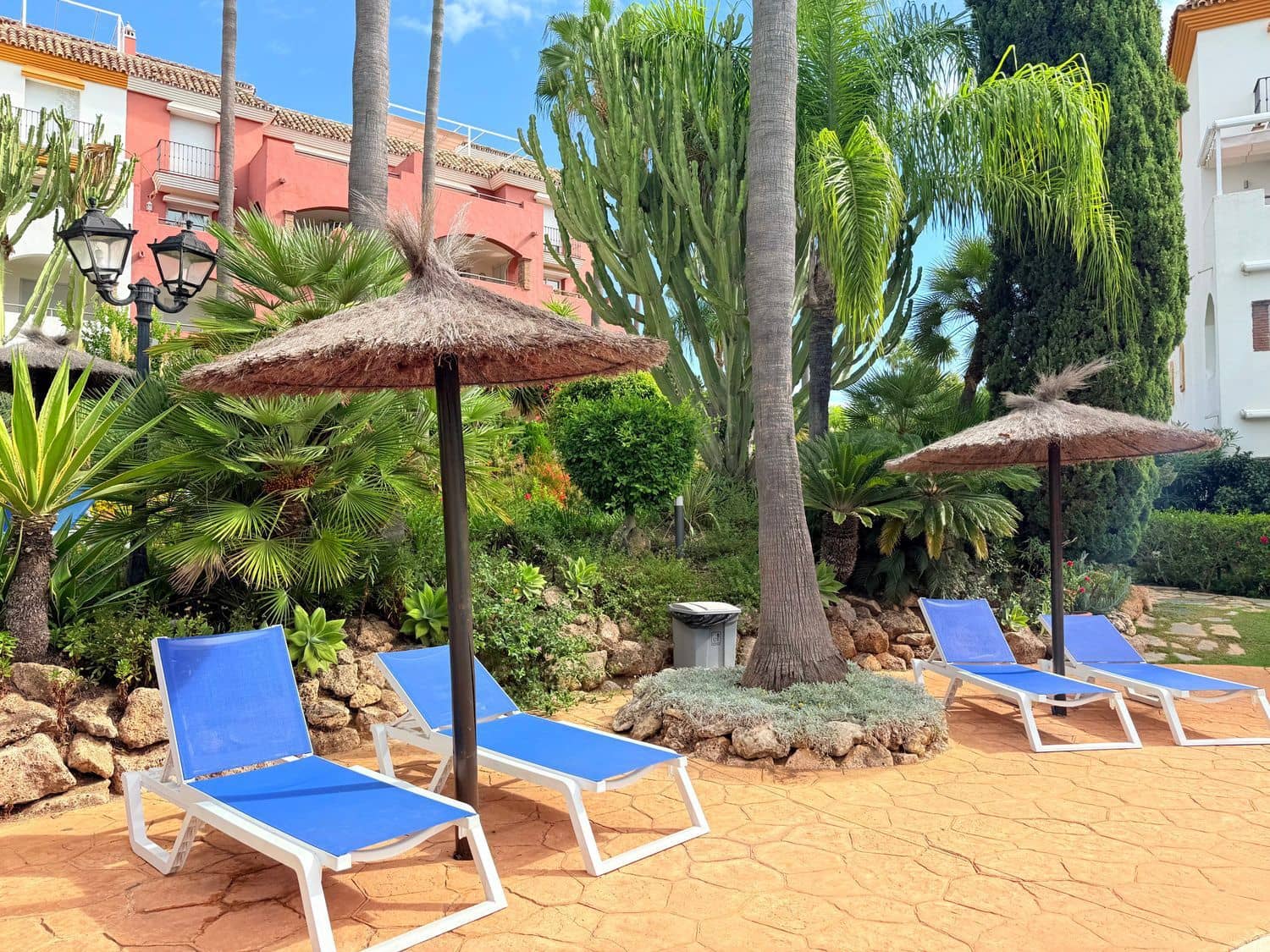 Appartement de 3 chambres à louer à Marbella avec piscine garage - 3 200 € (Ref: 10033363)