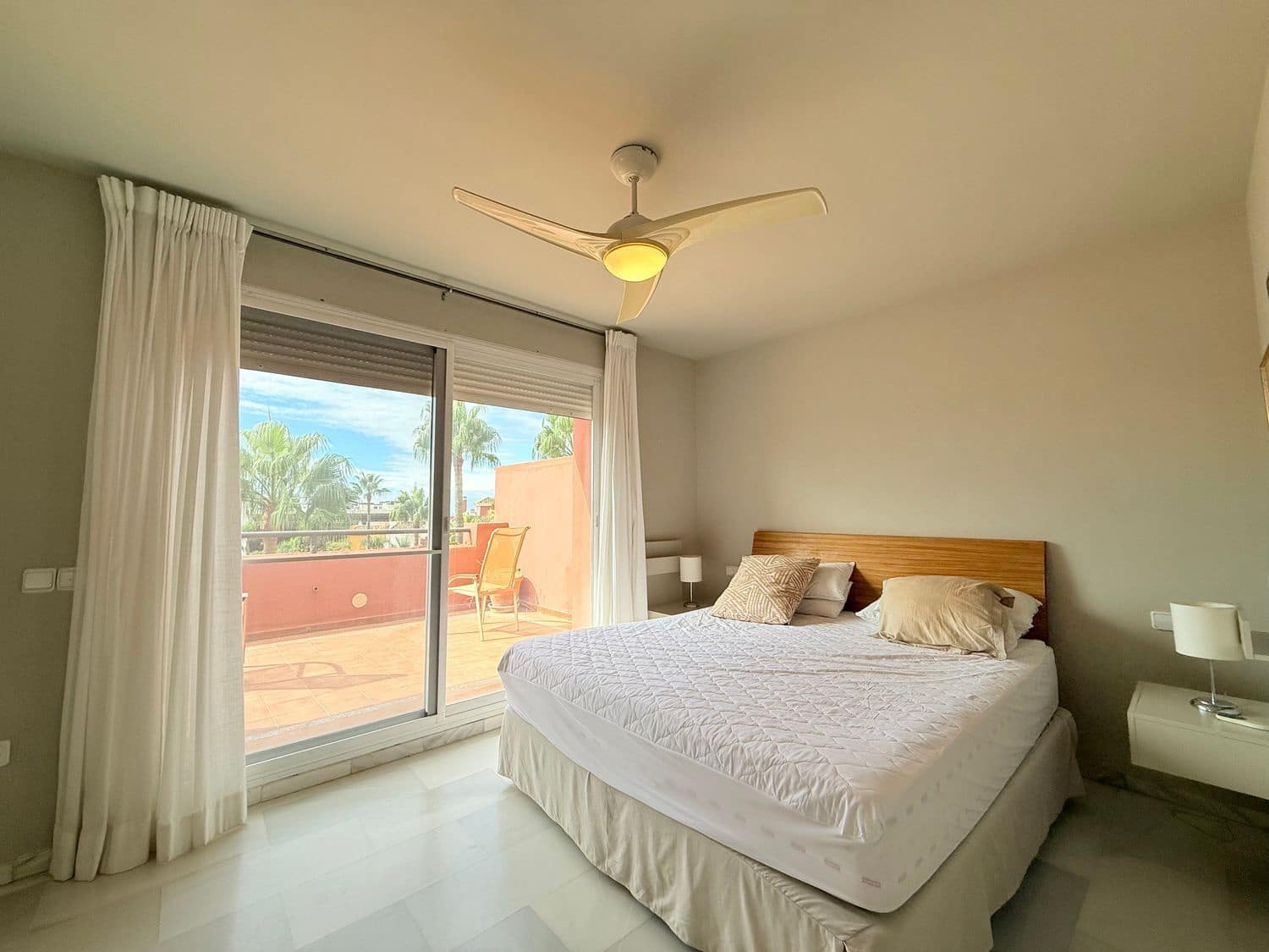 Appartement de 3 chambres à louer à Marbella avec piscine garage - 3 000 € (Ref: 10033363)