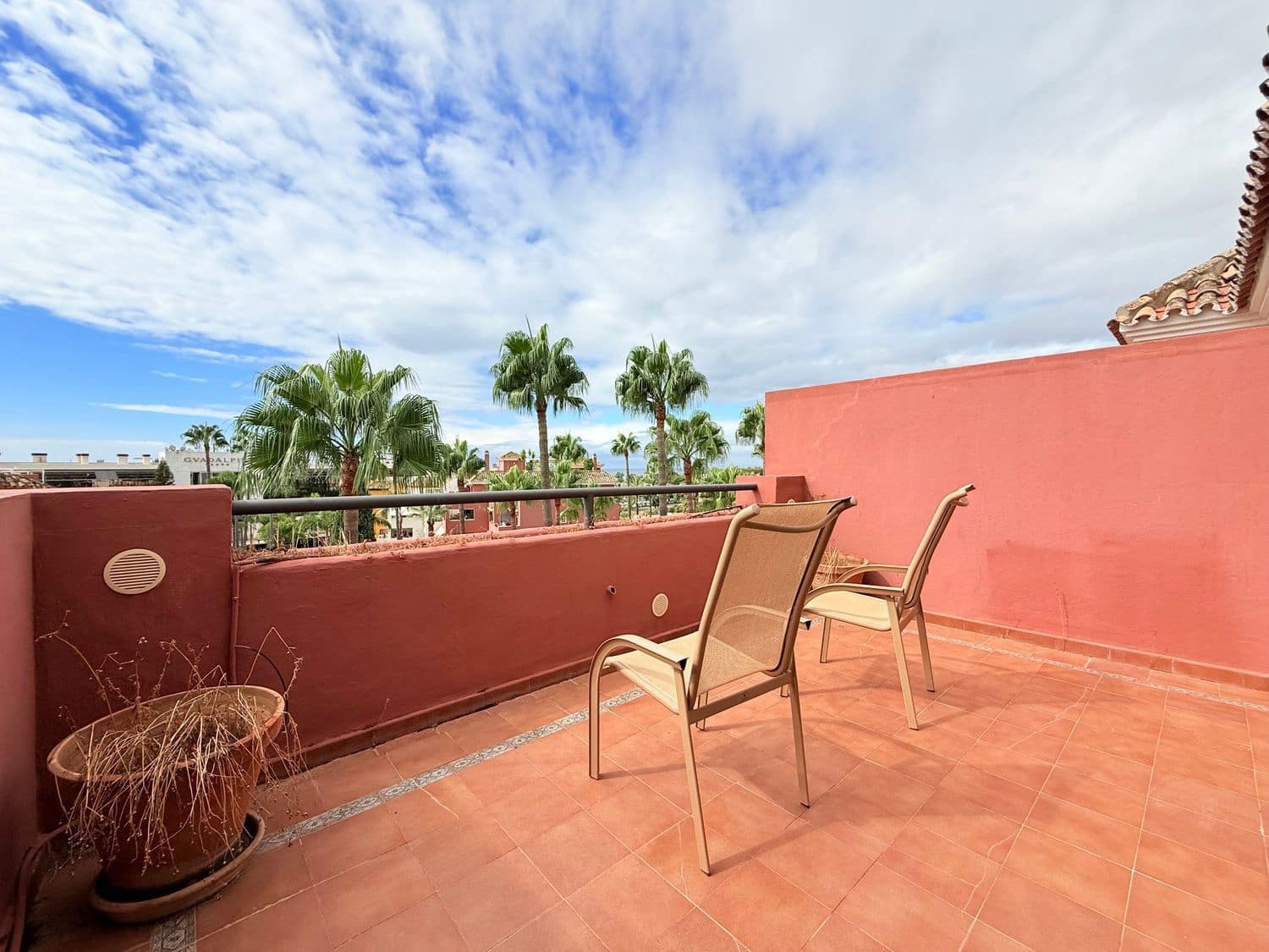 Appartement de 3 chambres à louer à Marbella avec piscine garage - 3 000 € (Ref: 10033363)