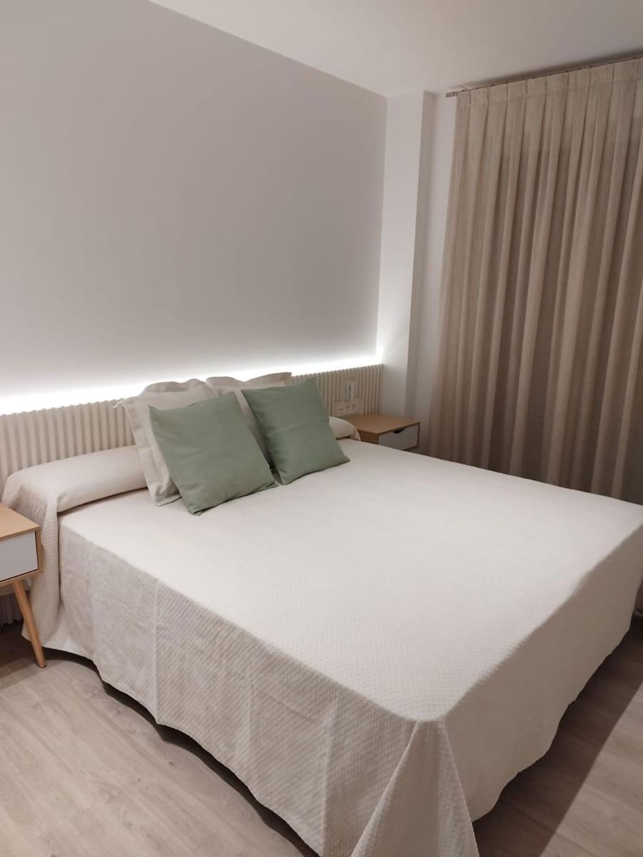 3 sypialnia Apartament do wynajęcia w Nueva Andalucia z basenem garażem - 2 600 € (Ref: 10036276)