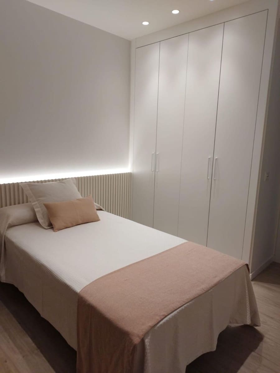 3 sypialnia Apartament do wynajęcia w Nueva Andalucia z basenem garażem - 2 600 € (Ref: 10036276)