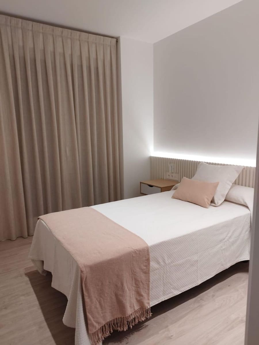 3 sypialnia Apartament do wynajęcia w Nueva Andalucia z basenem garażem - 2 600 € (Ref: 10036276)