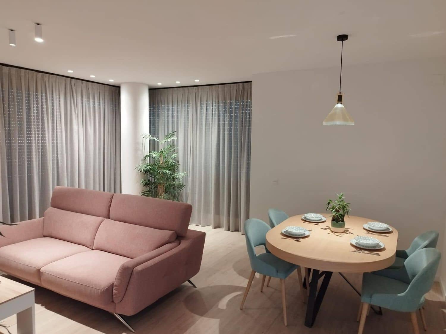 3 sypialnia Apartament do wynajęcia w Nueva Andalucia z basenem garażem - 2 600 € (Ref: 10036276)