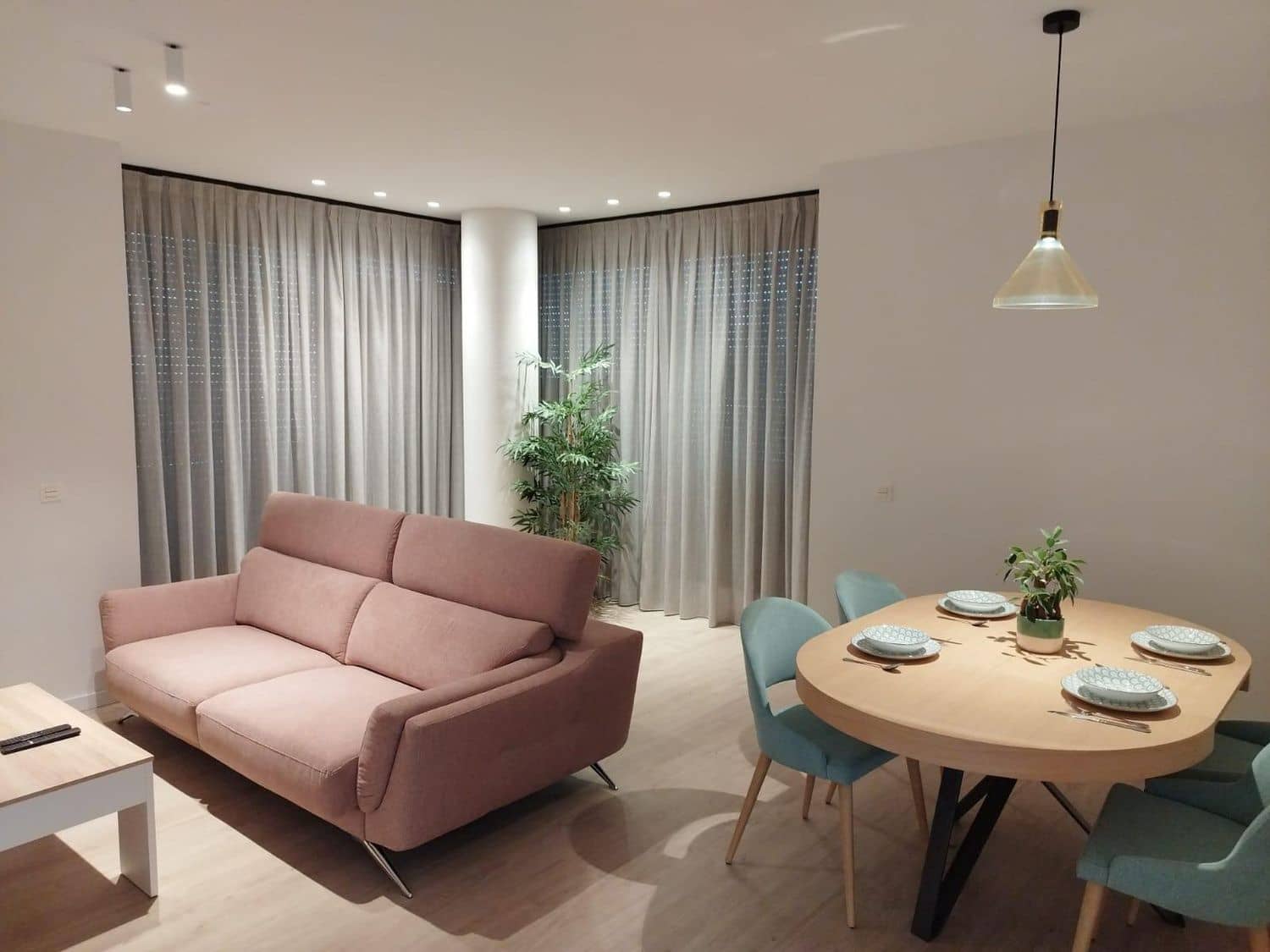 3 sypialnia Apartament do wynajęcia w Nueva Andalucia z basenem garażem - 2 600 € (Ref: 10036276)