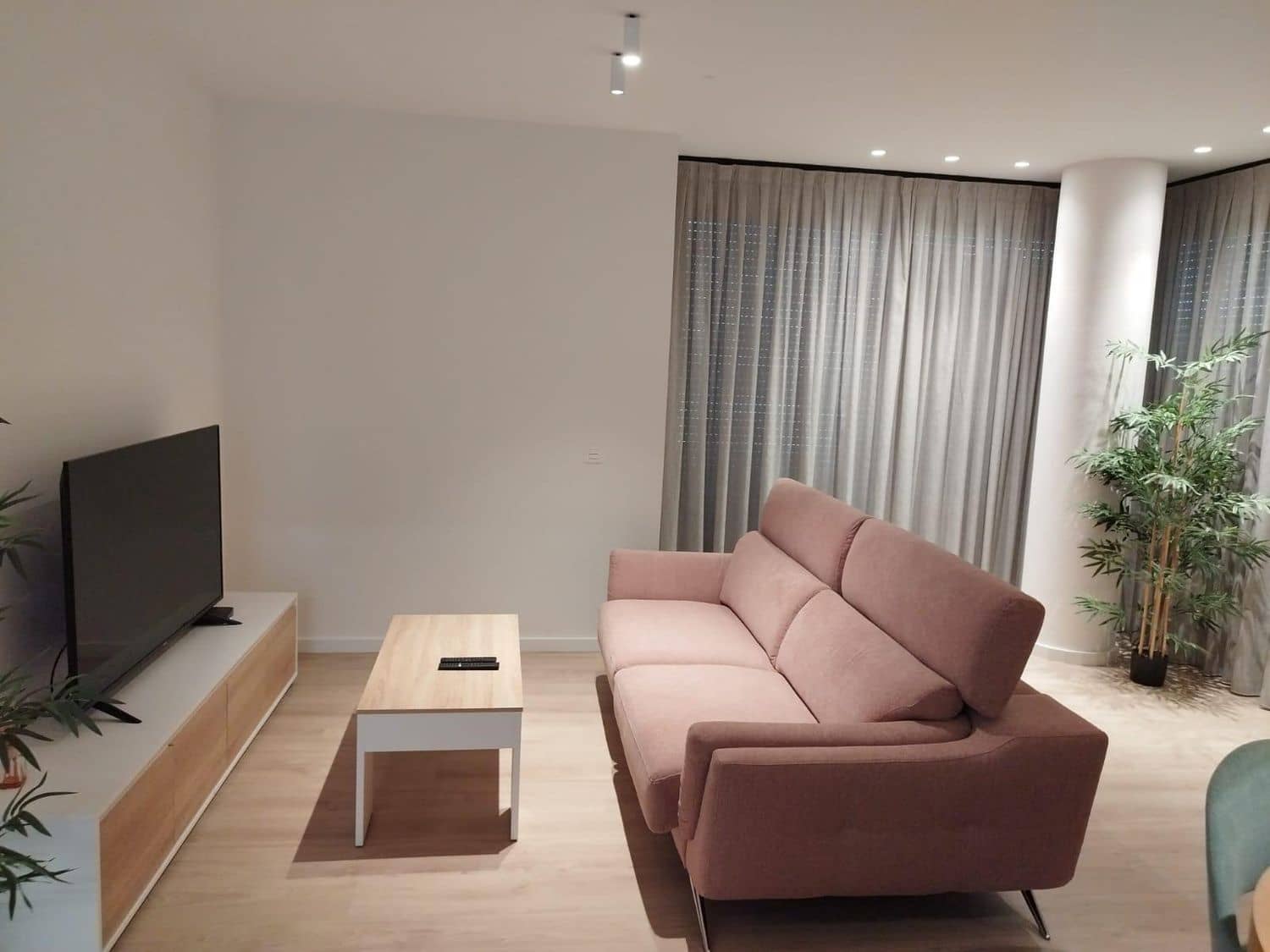 3 sypialnia Apartament do wynajęcia w Nueva Andalucia z basenem garażem - 2 600 € (Ref: 10036276)