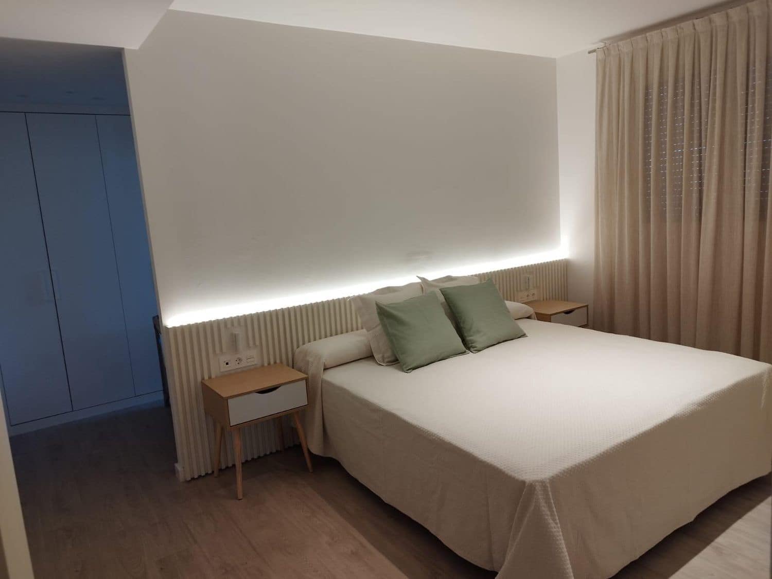 3 sypialnia Apartament do wynajęcia w Nueva Andalucia z basenem garażem - 2 600 € (Ref: 10036276)