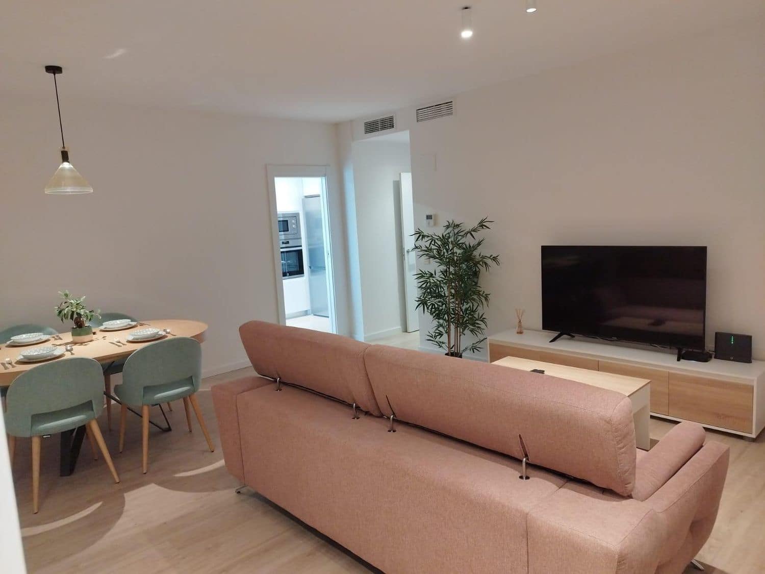3 sypialnia Apartament do wynajęcia w Nueva Andalucia z basenem garażem - 2 600 € (Ref: 10036276)