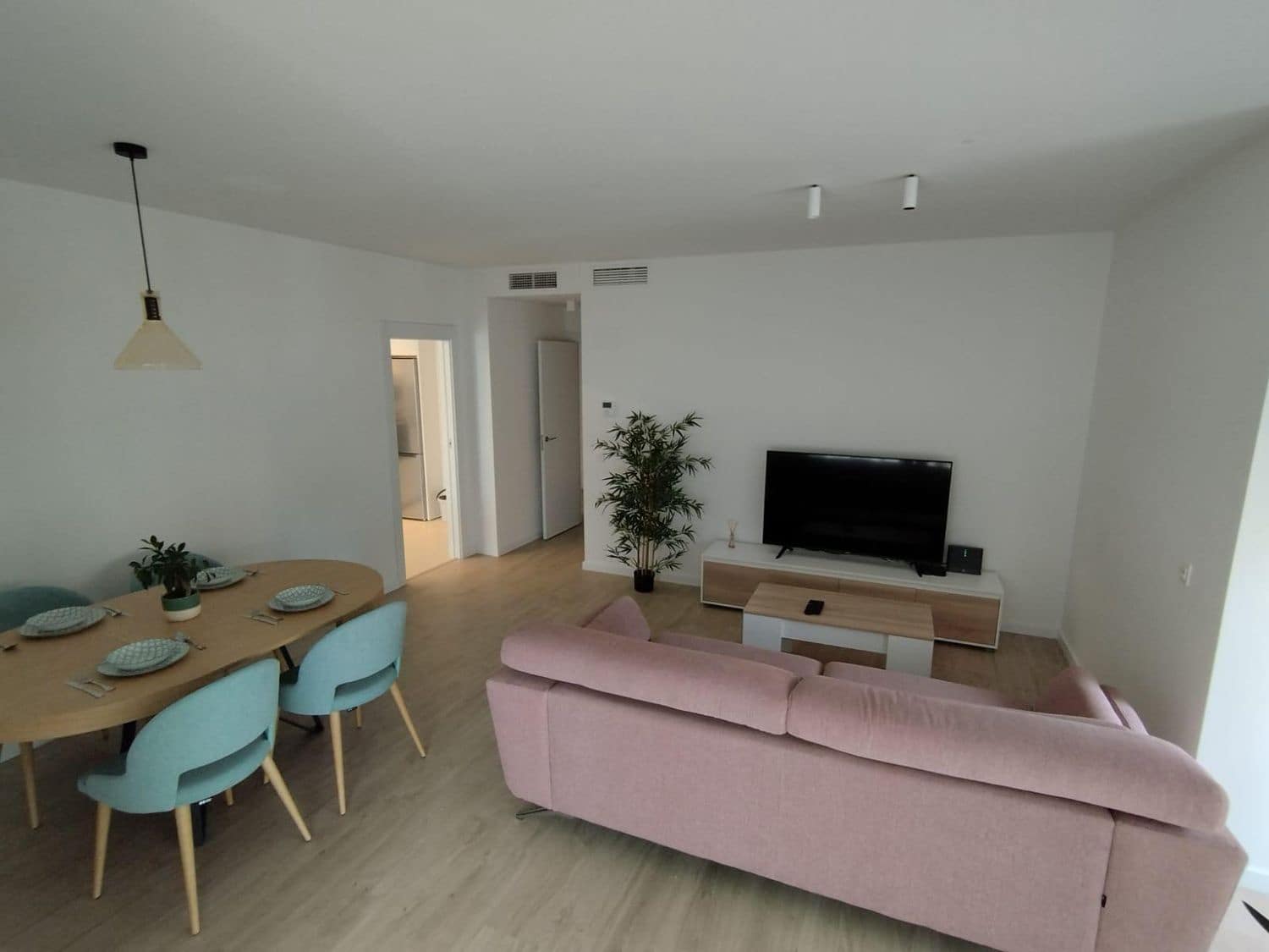 3 sypialnia Apartament do wynajęcia w Nueva Andalucia z basenem garażem - 2 600 € (Ref: 10036276)