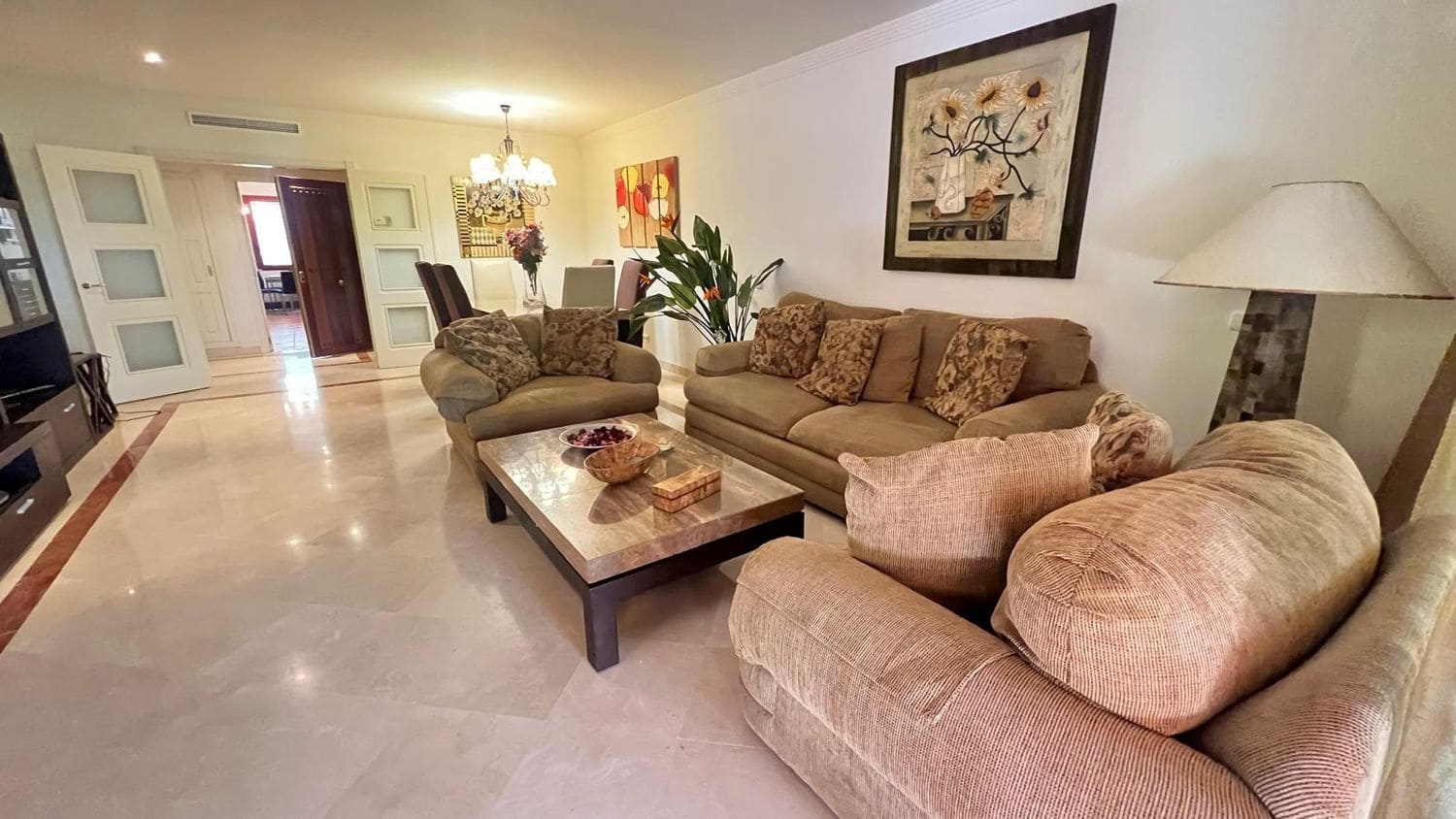 Apartamento de 3 habitaciones en Bahía de Marbella en alquiler con piscina garaje - 2.500 € (Ref: 10042447)