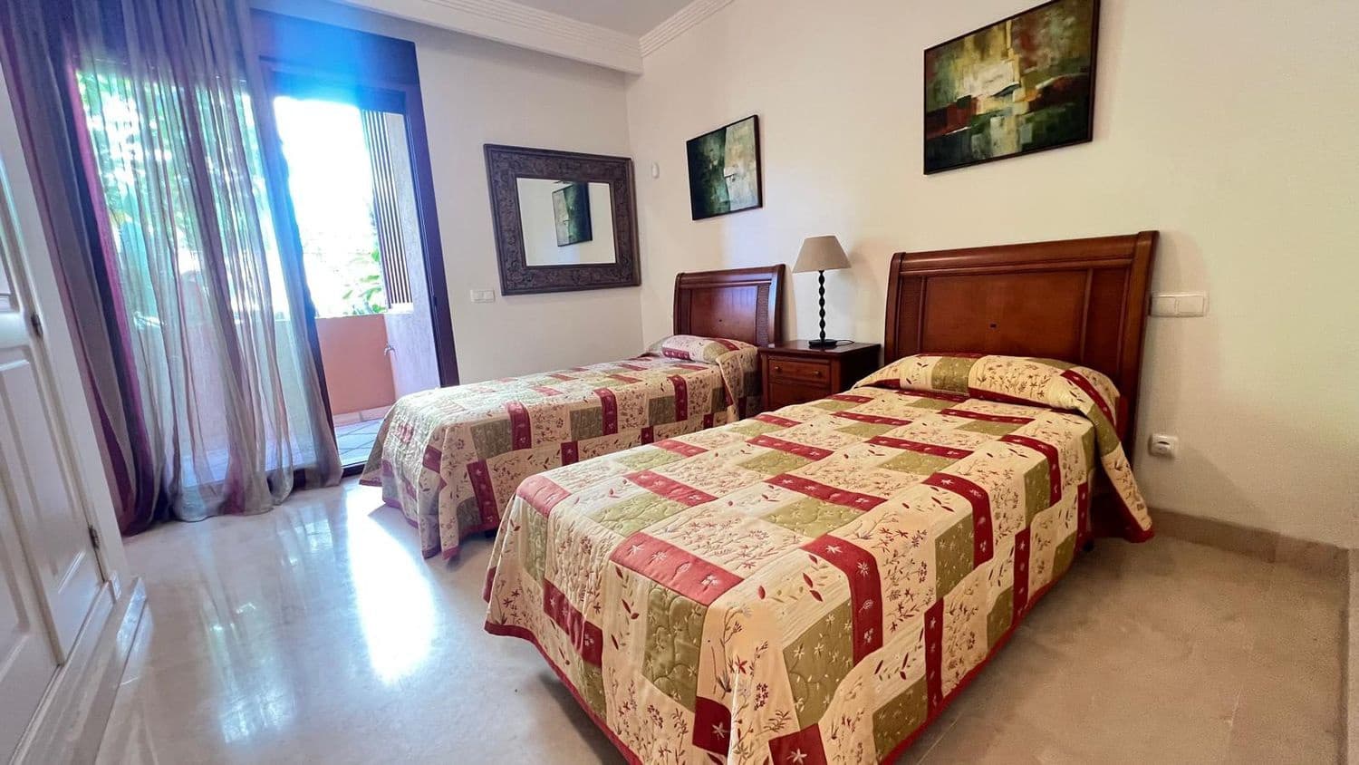 Apartamento de 3 habitaciones en Bahía de Marbella en alquiler con piscina garaje - 2.500 € (Ref: 10042447)